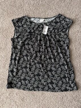 Simple Black and White Floral Cap-Sleeve Camisole